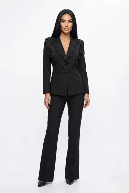 costum negru cu pantaloni conici